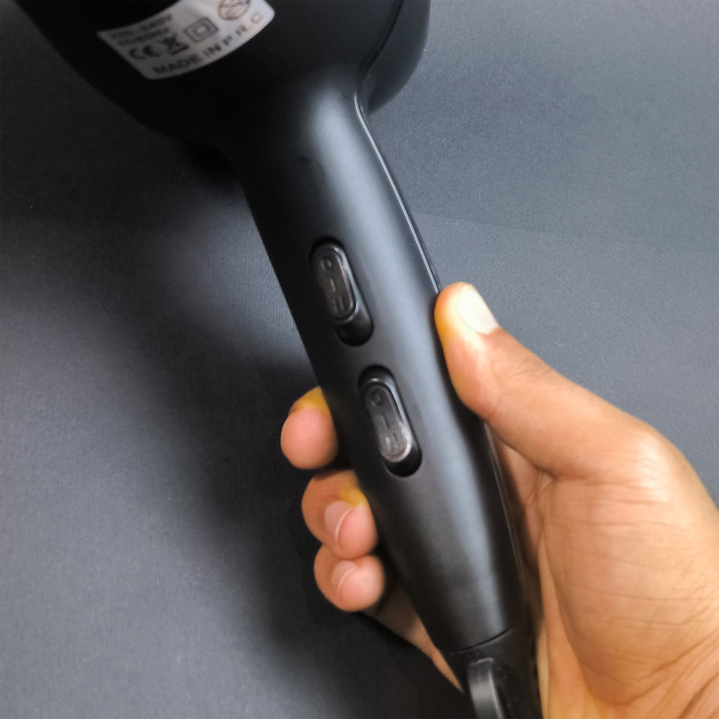 سشوار سیلور کرست مدل SC-D013 با موتور AC، توان 5000 وات، فناوری تولید یون، تنظیم دما و سرعت در 2 حالت و همراه با دیفیوزر و نازل متمرکزکننده
