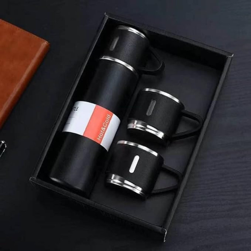 فلاسک مدل استیل 304 گنجایش  0.5 لیتر به همراه لیوان سفری بسته 3 عددی