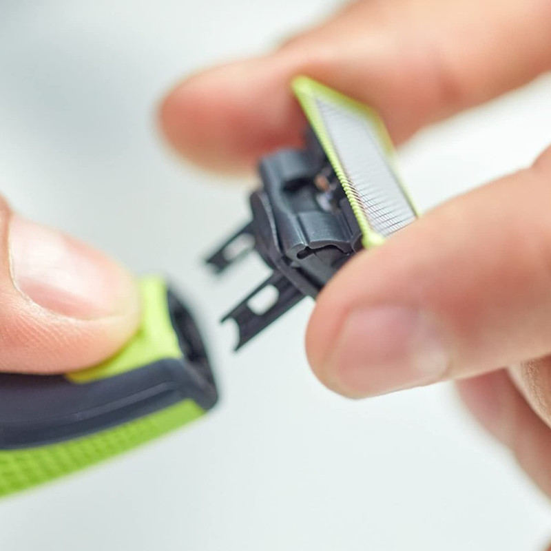 ماشین اصلاح موی صورت و بدن فیلیپس مدل OneBlade QP2724 با تیغه کربن استیل، قابلیت استفاده خشک و مرطوب، شارژ با کابل USB و اصلاح دقیق تا 0.2 میلی‌متر