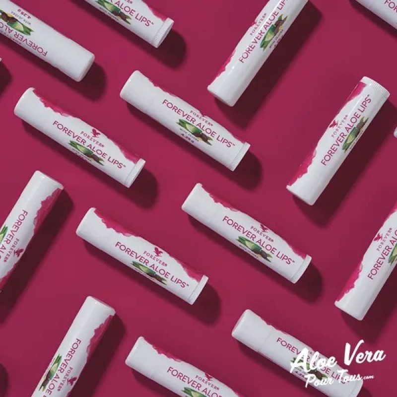 بالم لب فوراور مدل Aloe Lips مرطوب‌کننده و نرم‌کننده قوی با عصاره آلوئه‌ورا و روغن جوجوبا، مناسب پوست لب‌های خشک و ترک‌خورده، فاقد چسبندگی و سازگار با پوست، طراحی ماتیکی وگان از آمریکا